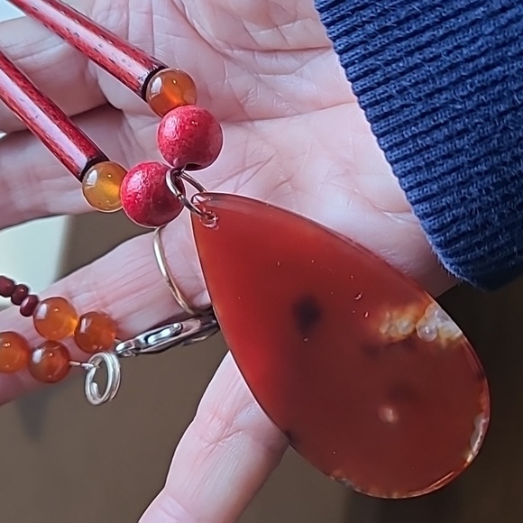 RED AGATE/HORN NECKLACE - Picture 1 of 4